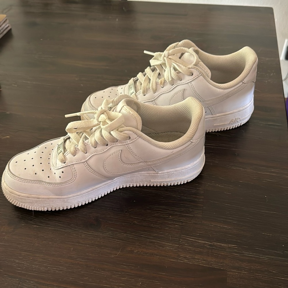 Nike Airforces women’s 7.5